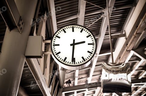 Preview: Closeup Clock at the sky-train station