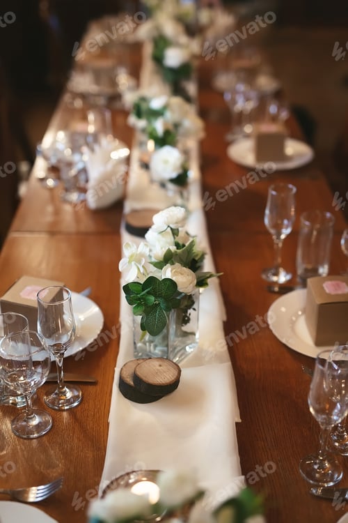 Preview: Elegant wedding banquet decoration and table setting in the restaurant.