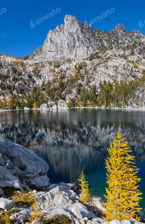 Preview: Alpine lake