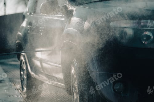 Preview: Dirty offroad car in a car wash