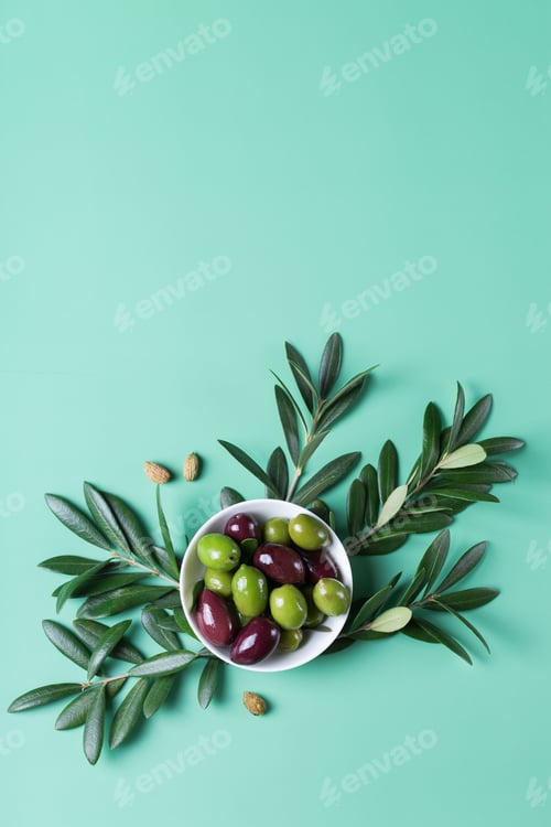 Preview: Fresh olives and olive tree branch on a table