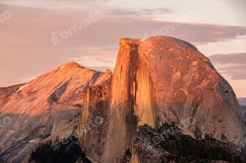 Preview: Half Dome rock formation in Yosemite National Park