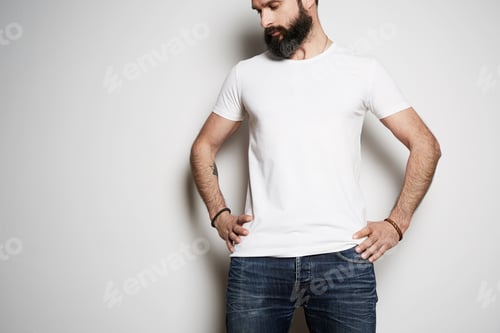 Preview: Bearded Man in White T-Shirt and Jeans