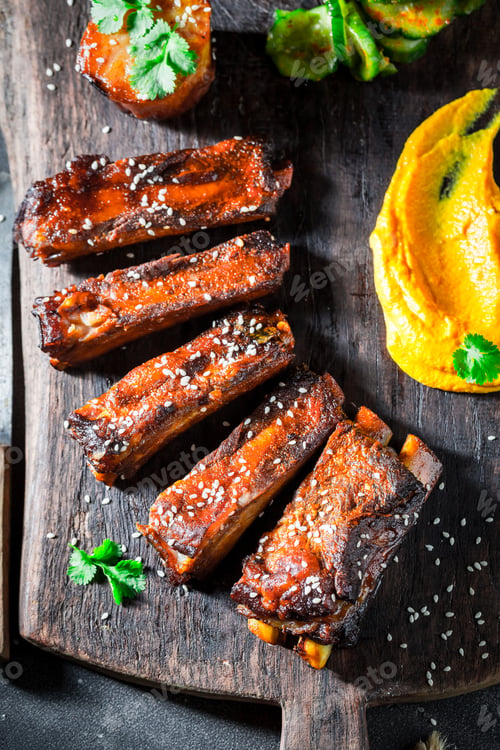 Preview: Hot and spicy roasted ribs with vegetables and sesame.