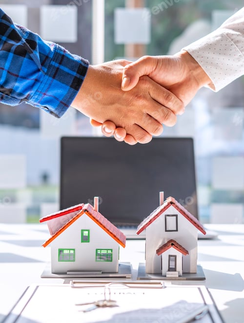 Preview: Real estate agents and clients shake hands and deliver the keys. After signing the contract to purch