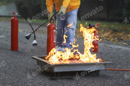 Preview: corporate safety - exercise during a firefighting course
