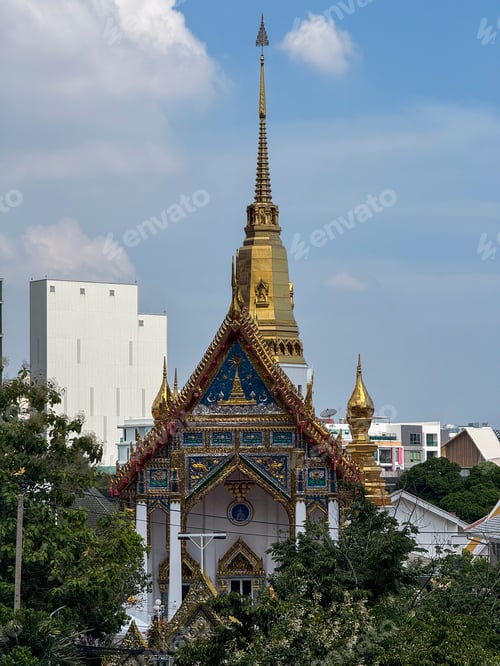 Preview: Bangkok, Thailand - November 11, 2024: Beautiful temple with golden rooftops