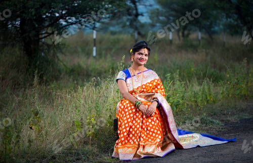 Preview: Beautiful Indian bride Wearing Saree