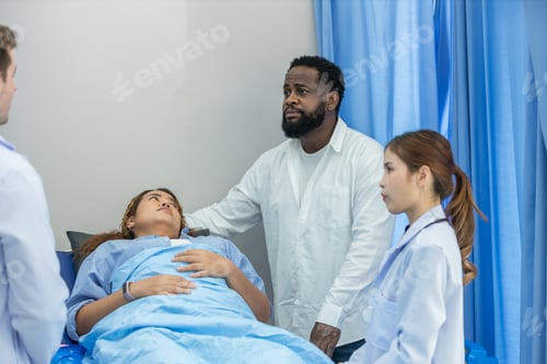 Preview: Doctor Visiting Patient On Ward.