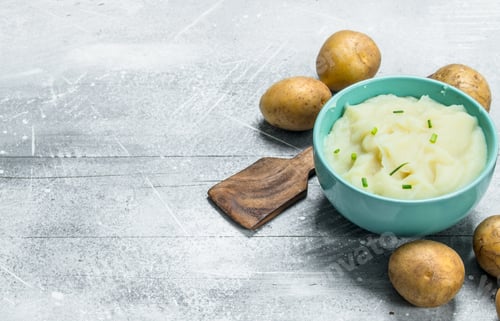 Preview: Mashed potatoes in a bowl .