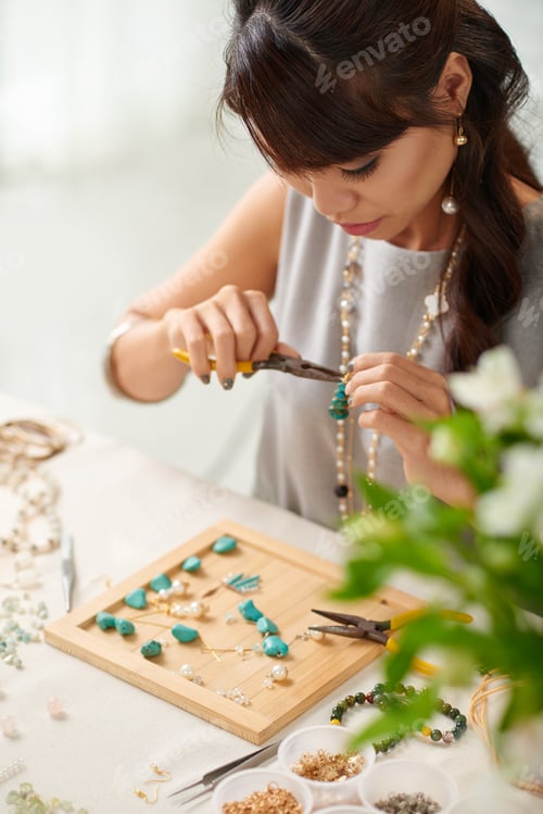 Preview: Working on earrings