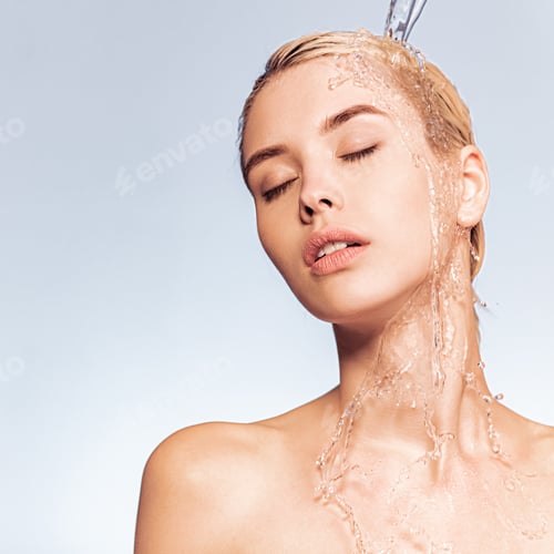 Preview: Photo of young woman with clean skin and splash of water