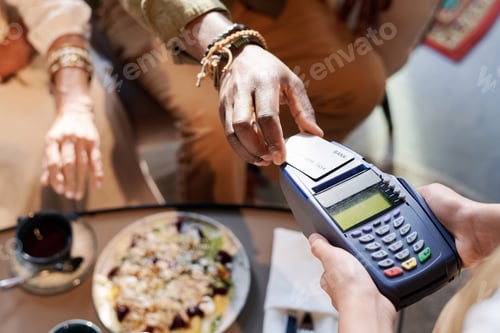 Preview: Customer paying for lunch with credit card