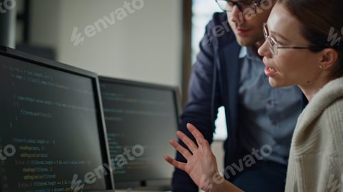Preview: Software team consulting office closeup. It engineer supervisor teaching intern