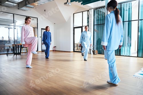 Preview: Starting the qigong class with small physical warm up