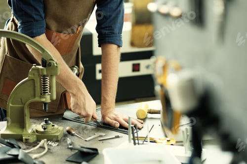 Preview: Leather workshop owner