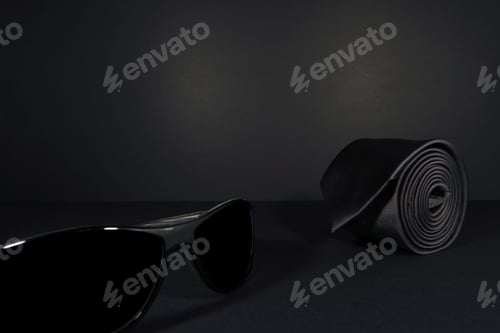 Preview: there are two pairs of sunglasses with the same tie and tie