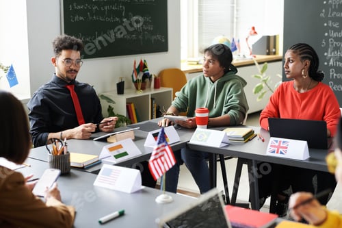 Preview: Students sitting at seminar in the classroom
