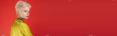 Preview: blonde albino woman with bright eyeliner looking away on carmine pink background, banner