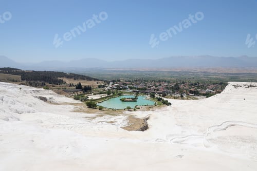 Aperçu: Pamukkale is one of the most famous attractions of Turkey
