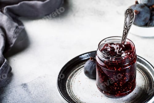 Preview: Fig jam in glass jar with fresh blue figs