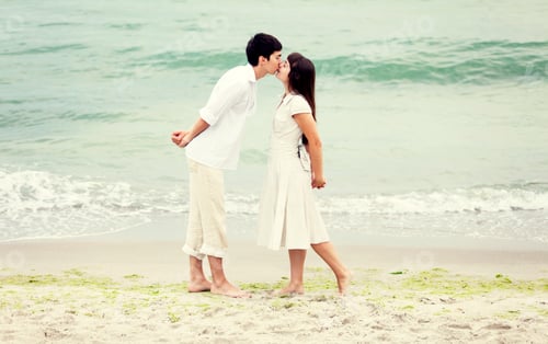 Preview: Couple kissing at the beach