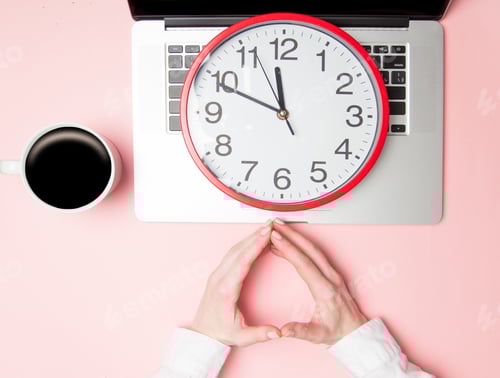 Preview: businesswoman hands with notebook and big clock