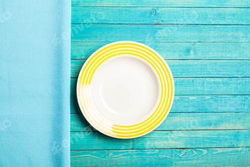 Preview: Empty plate on wooden table