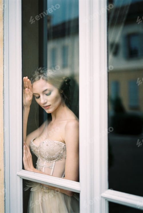Preview: Bride is standing with her forehead against the window of an old villa. Como, Italy