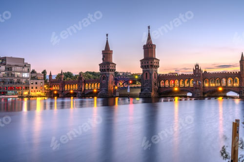 Preview: The Oberbaum Bridge in Berlin after sunset