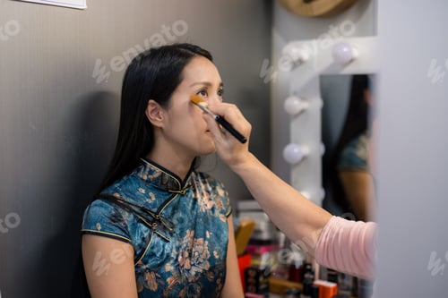 Preview: Chinese woman undergo make up at studio