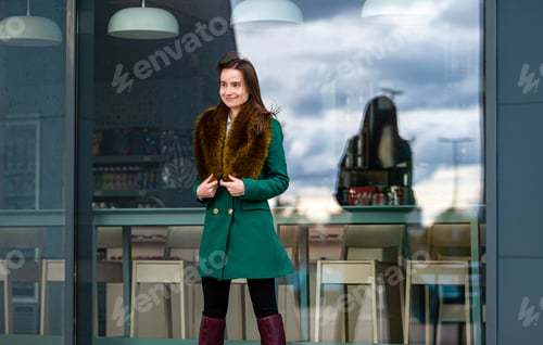 Preview: portrait of an elegantly dressed business woman at a glazed building in a financial district