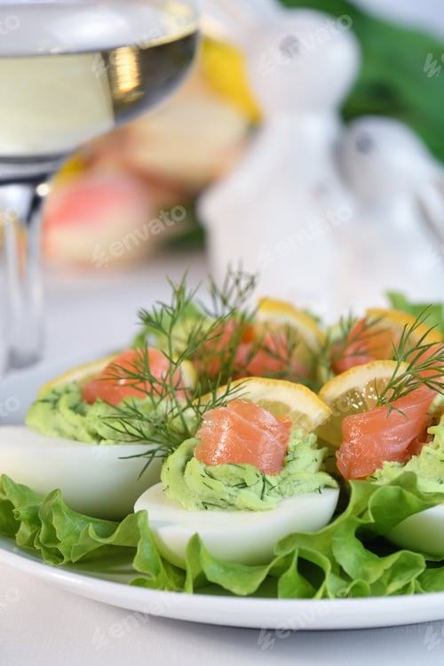 Preview: Stuffed eggs with avocado and salmon