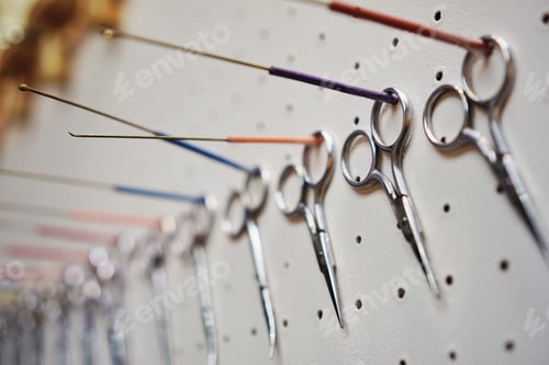 Preview: Scissors hanging on the wall