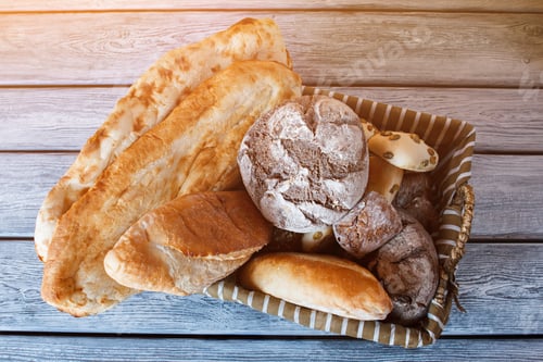 Preview: Basket with bread and buns.