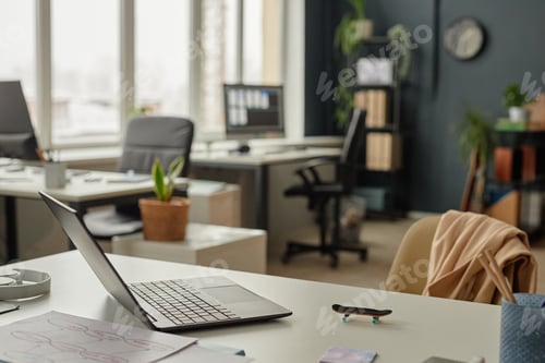 Preview: Open Laptop on Workplace