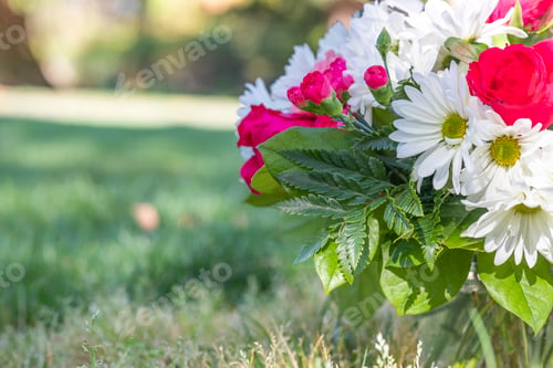 Preview: Close-up photo of various flowers in vase at garden
