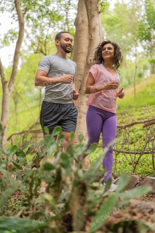 Preview: Friends jogging