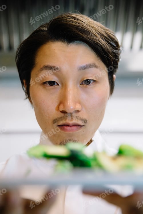 Preview: Japanese cook with food plate
