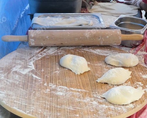 Preview: Rolling pin with dough on table top