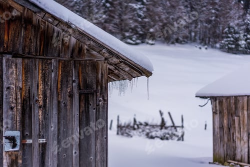 Preview: Hanging icicles on the mountain hut