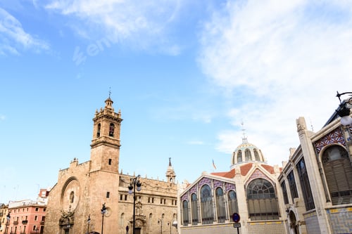Preview: he central market and the church of Santos Juanes Valencia