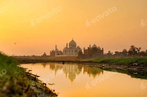Preview: Reflection of Taj Mahal during sunset