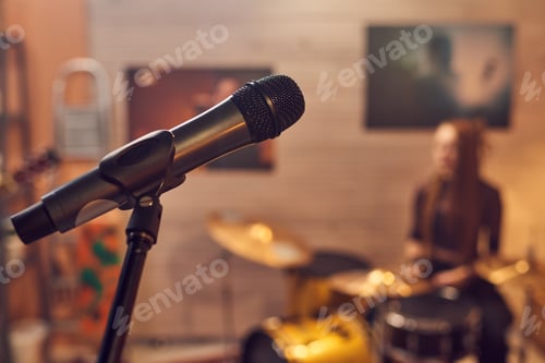 Preview: Microphone for singer in studio