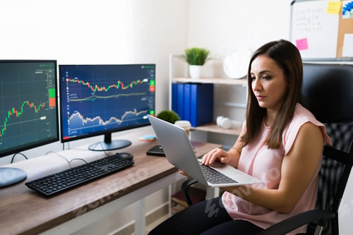 Preview: Young woman in the trading business multitasking