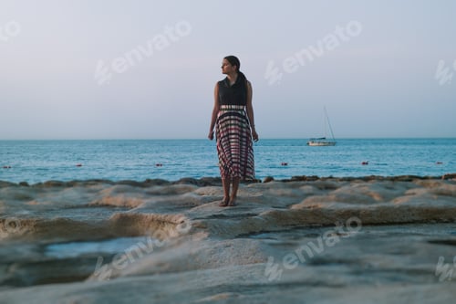Preview: Girl at the beach