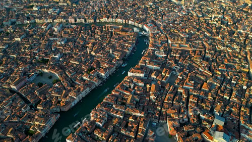Preview: Venice, Aerial view of Rialto bridge crossing the Grand Canal, Italy