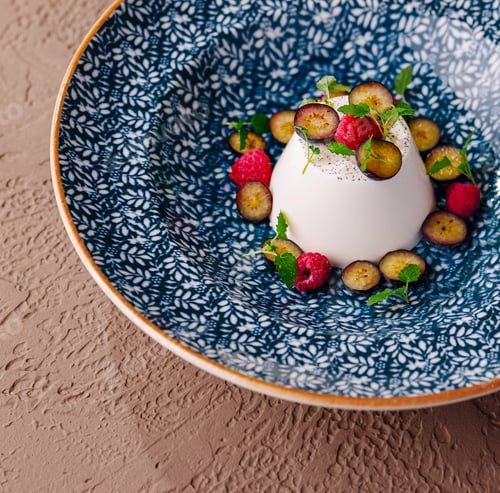 Preview: Elegant vanilla panna cotta with fresh berries
