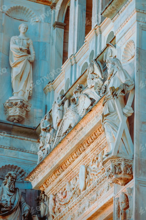 Preview: Statues and various decorations on the facade of the Charterhouse of Pavia
