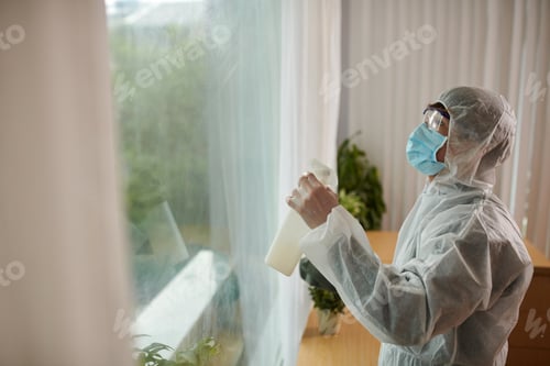Preview: Pest Control Worker Spaying Solution